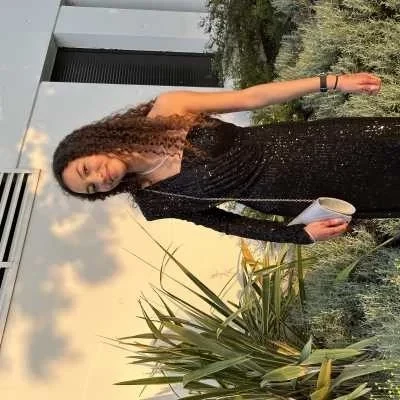 Emna, babysitter à Labege