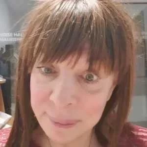 Laurette , babysitter à Freney