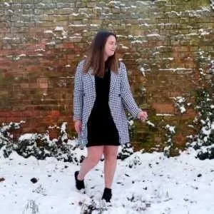 Justine , babysitter à Hypercourt