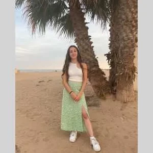 Léa , babysitter à Tours