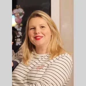 Laure, babysitter à Saint Julien l Ars