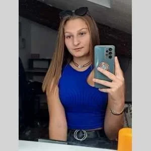 Louna , babysitter à Cazouls les Beziers