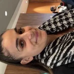 Laura, babysitter à Bournoncle Saint Pierre