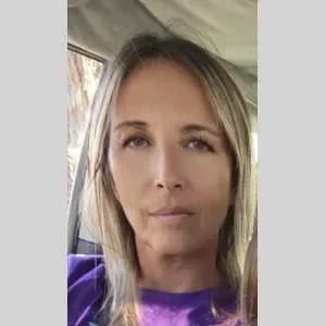 Véronique , babysitter à Frejus