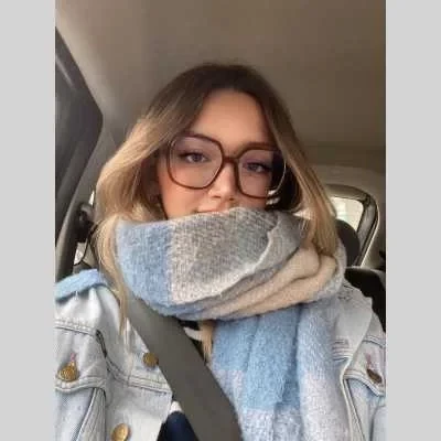 Jade, babysitter à Monts