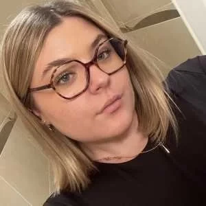 Olivia, babysitter à Bievres