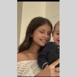 Lena, babysitter à Coutouvre