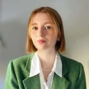 Anne-charlotte, babysitter à Voisins le Bretonneux