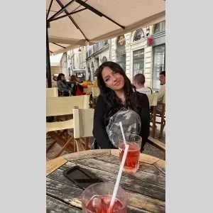 Lona, babysitter à Balaruc le Vieux