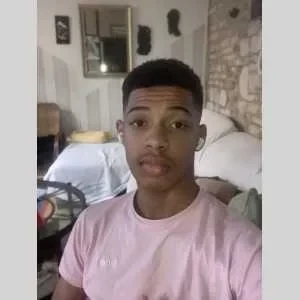 William , babysitter à Tonnerre