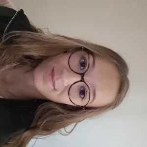 Théa , babysitter à Saint Baudelle