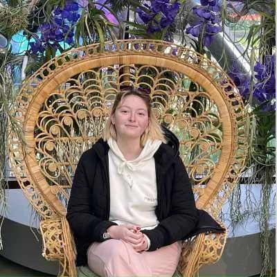 Leeloo, babysitter à Sainte Consorce