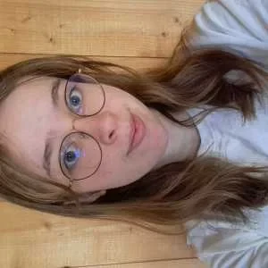 Leïla , babysitter à Tierce