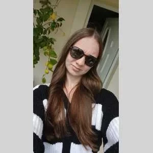 Léonie , babysitter à Bouteville