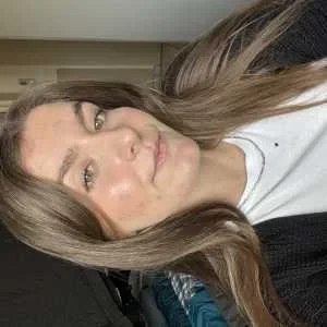 Julia, babysitter à Crosne