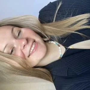 Laura, babysitter à Saint Aubin de Medoc