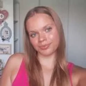 Joyce, babysitter à Chateaubernard