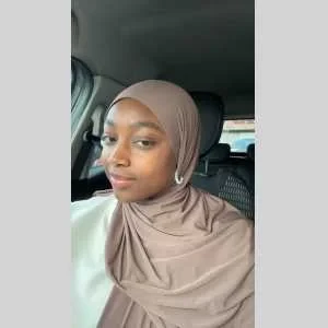 Khadidja, babysitter à Meyzieu