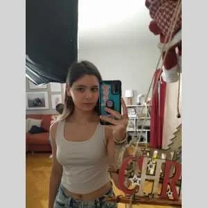 Stella , babysitter à Maisons Laffitte