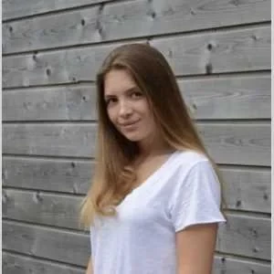 Julia, babysitter à Paris