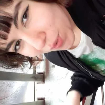 Narimane, babysitter à Caen