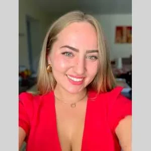 Julie, babysitter à Parempuyre