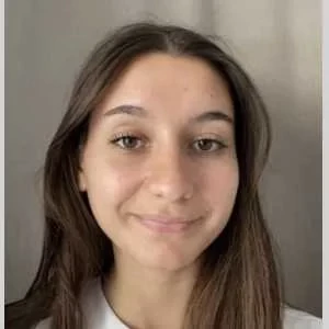 Johana , babysitter à Nevian