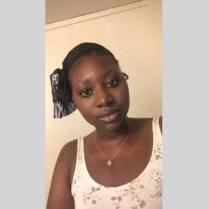 Henda , babysitter à Sevran