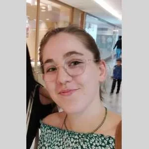 Adèle, babysitter à Mouillac