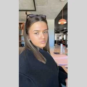 Angelina, babysitter à Meyreuil