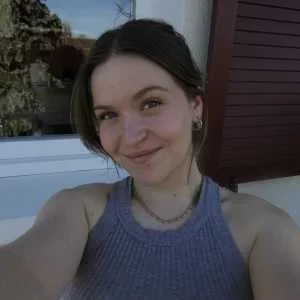 Solène, babysitter à Chalain d Uzore