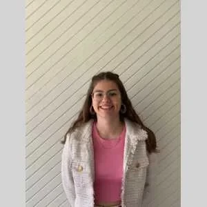 Julia, babysitter à Cambernon