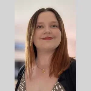 Marine, babysitter à Arbent