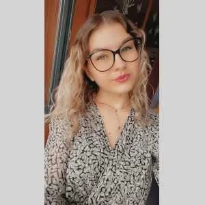 Alice, babysitter à Petit Couronne