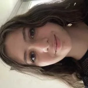 Anna, babysitter à Angers