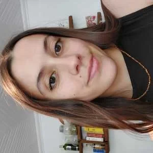 Zoé , babysitter à L Abergement Sainte Colombe