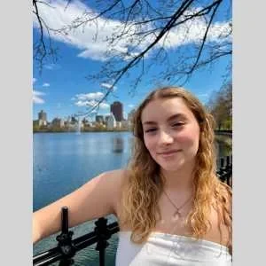 Nola, babysitter à Crecy la Chapelle