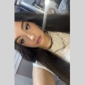 Lana, babysitter à Villefontaine