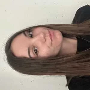 Chloe, babysitter à Carros