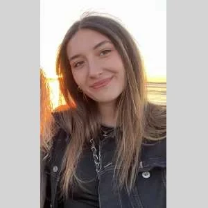 Margot , babysitter à Espoey