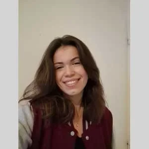 Athina, babysitter à Thurins