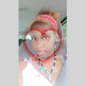 Andjelina , babysitter à Combs la Ville