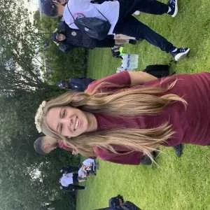 Alicia, babysitter à Les Ponts de Ce