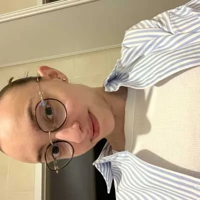 Chloé , babysitter à Bellevigny