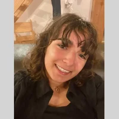 Enola, babysitter à Le Pian Medoc