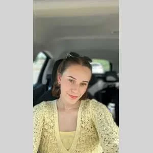 Laura , babysitter à Hersin Coupigny