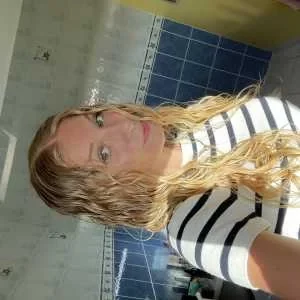 Léna , babysitter à Rieux