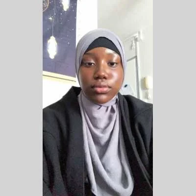 Madjida, babysitter à Villiers sur Orge