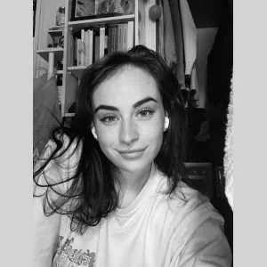 Manon, babysitter à Berre l Etang