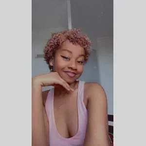 Ryanah, babysitter à Montlucon